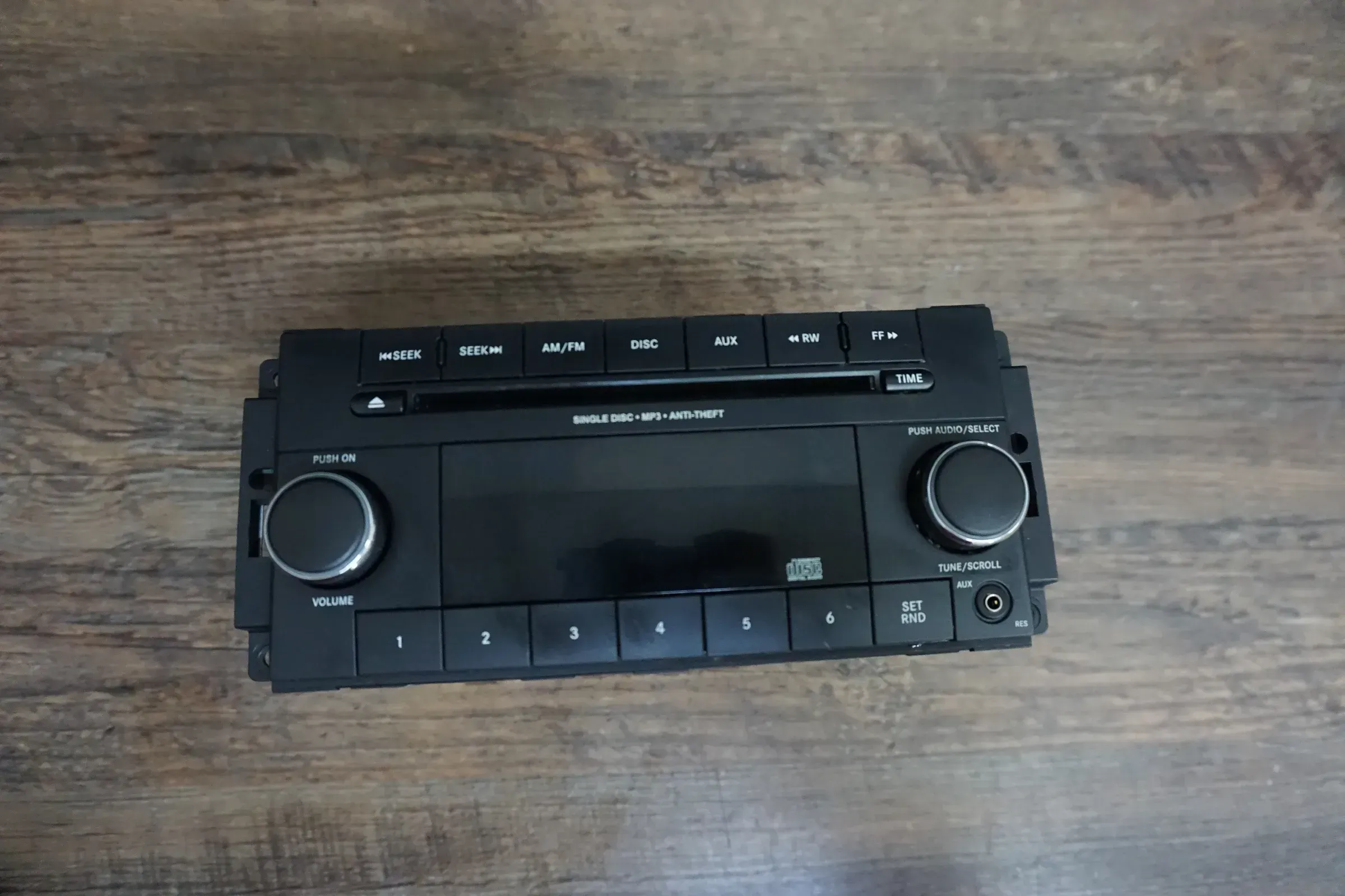 Chrysler Dodge Jeep OEM Factory Stereo Radio MP3 WMA CD /AUX - Bild 1