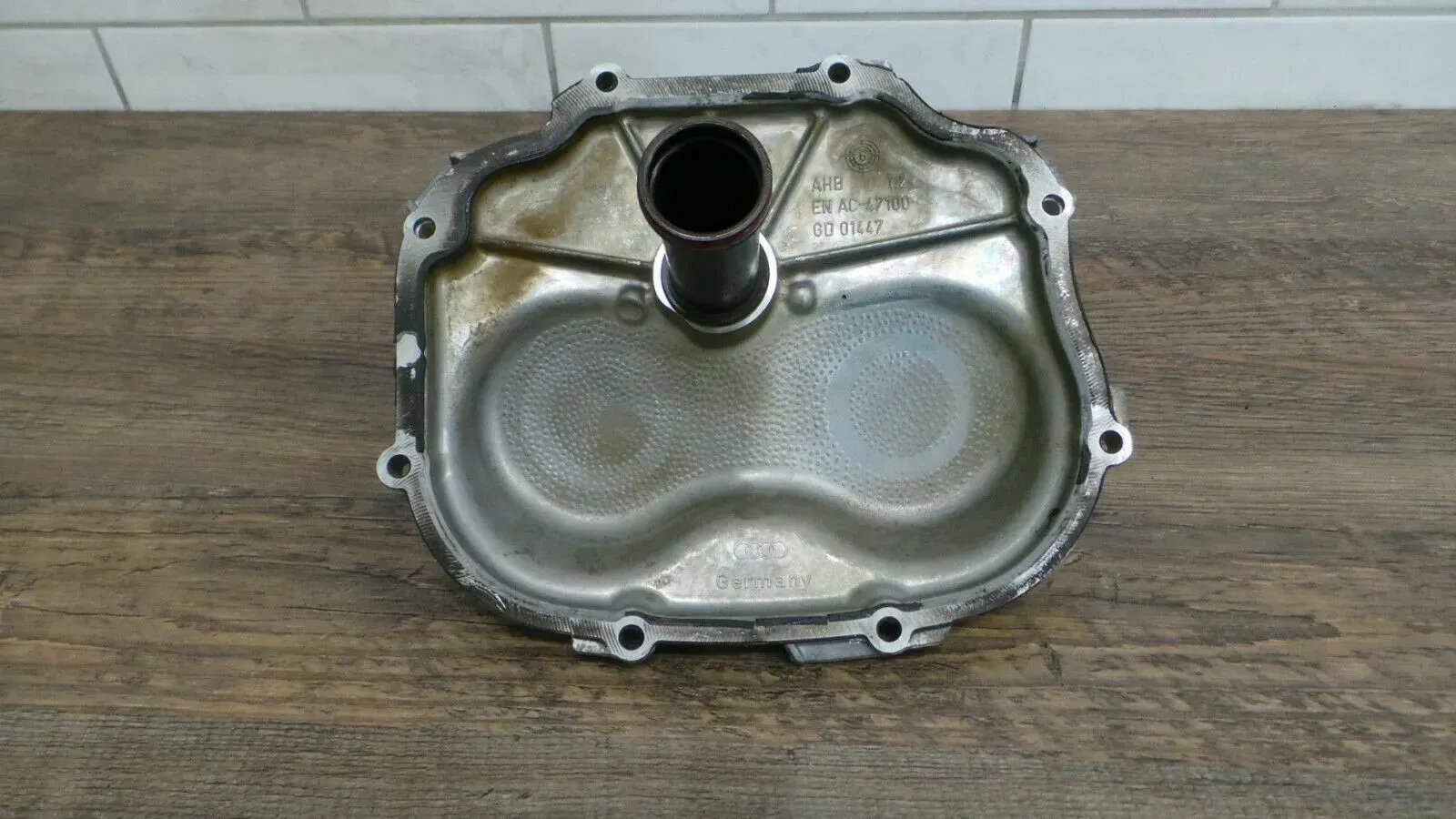 AUDI A5 8T 4.2 S5 Deckel Nockenwellenversteller 079109286P Beifahrerseite V8 - Bild 1