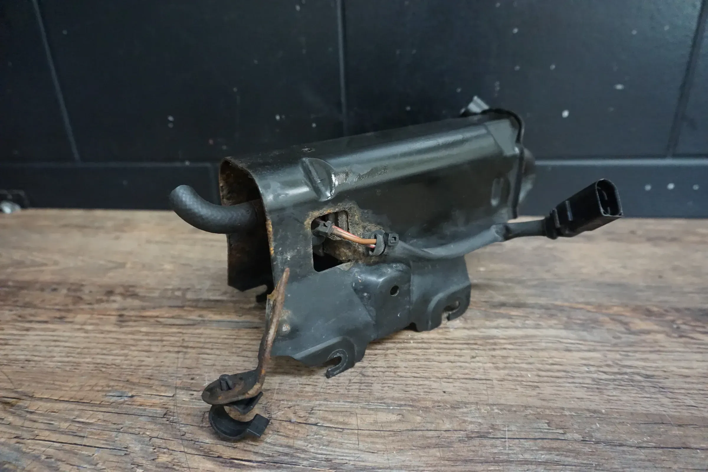 VW T5 / 2,0TDI 180PS / HALTER KRAFTSTOFFPUMPE DIESEL PUMPE / 7E0127223 - Bild 1