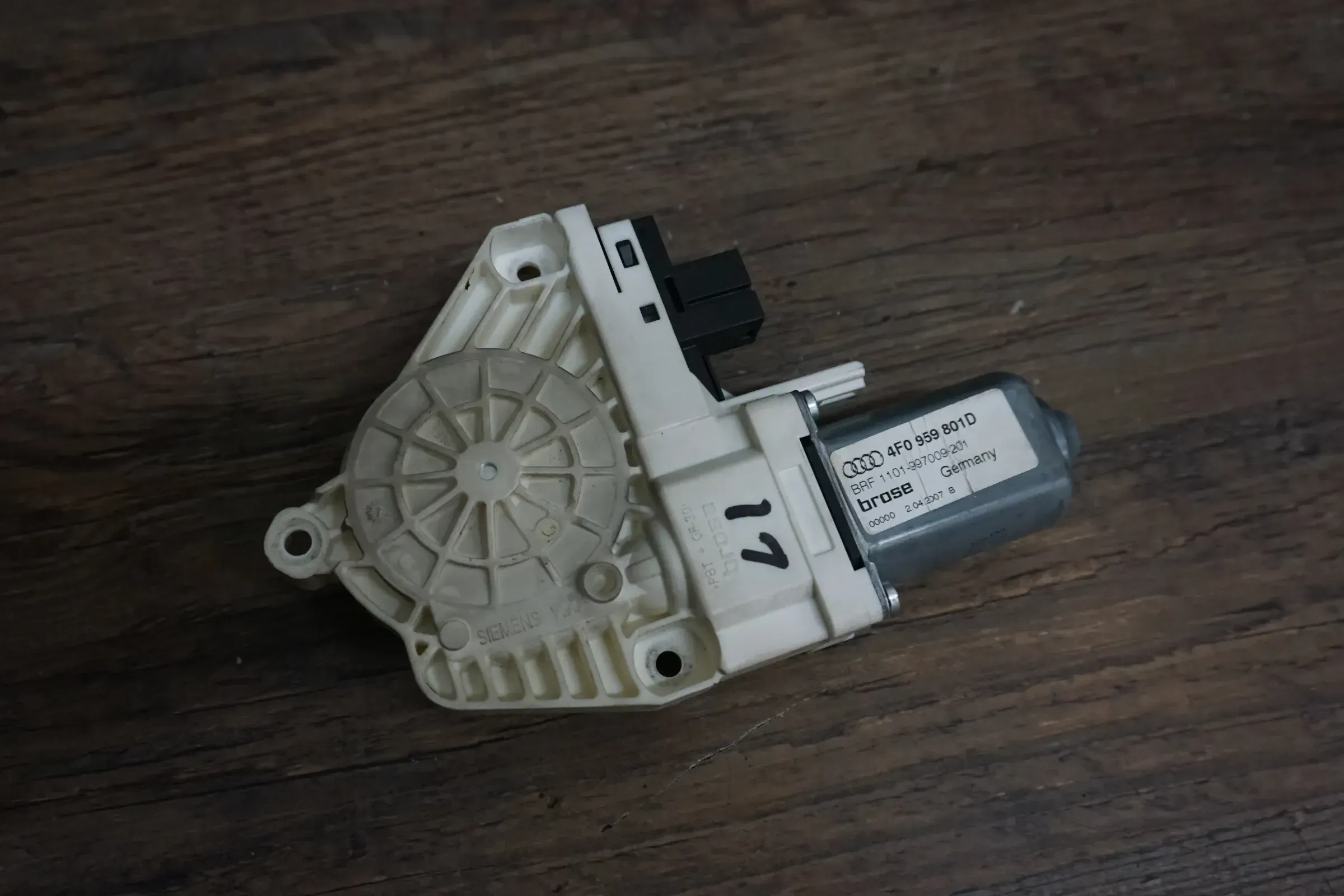 Fensterhebermotor vorne rechts Audi A5 8T A6 4F Fensterheber Motor 4F0959802D - Bild 1