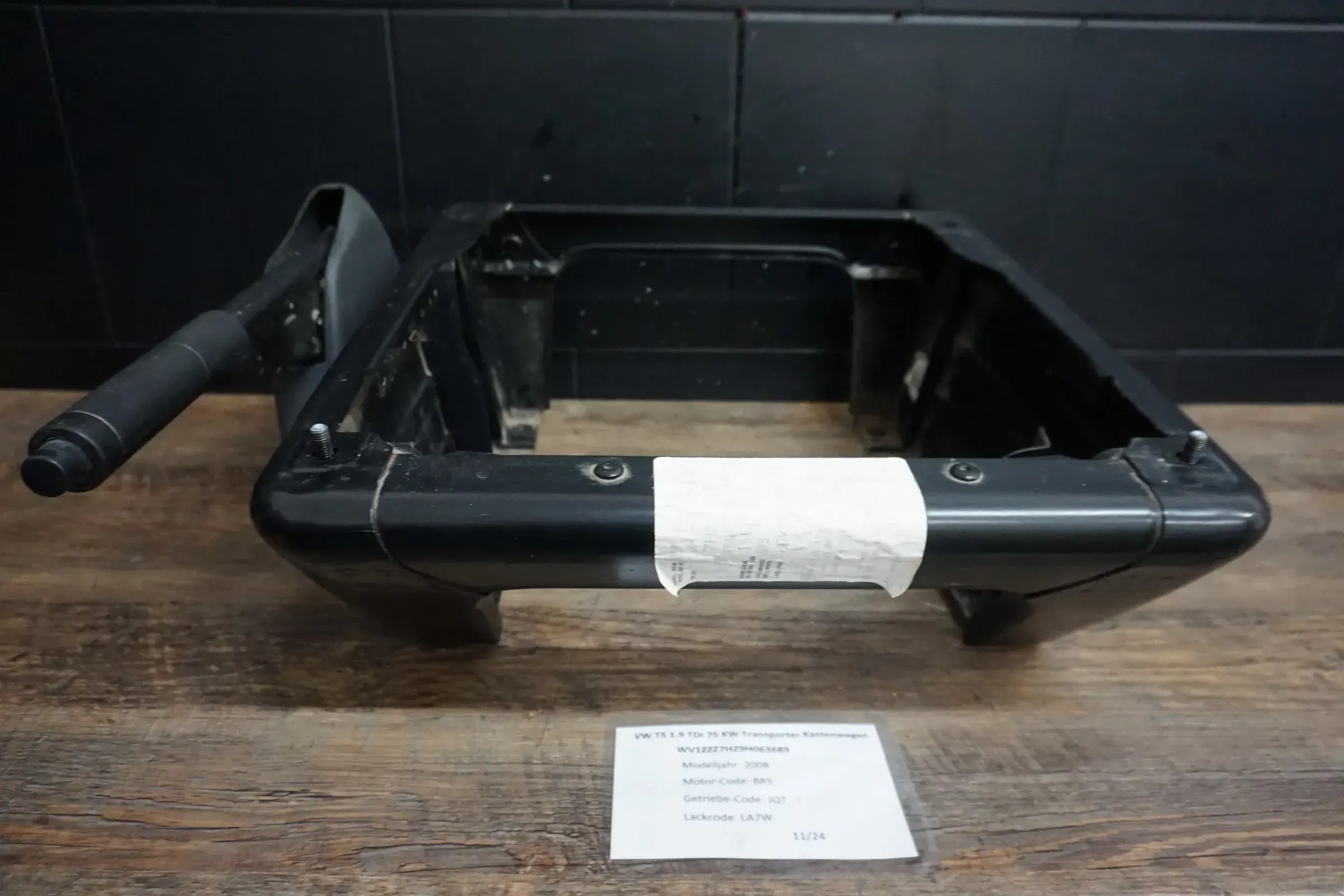 VW T5 SITZKONSOLE SITZ KONSOLE vorne links 7H1881677AH Schwarz - Bild 1