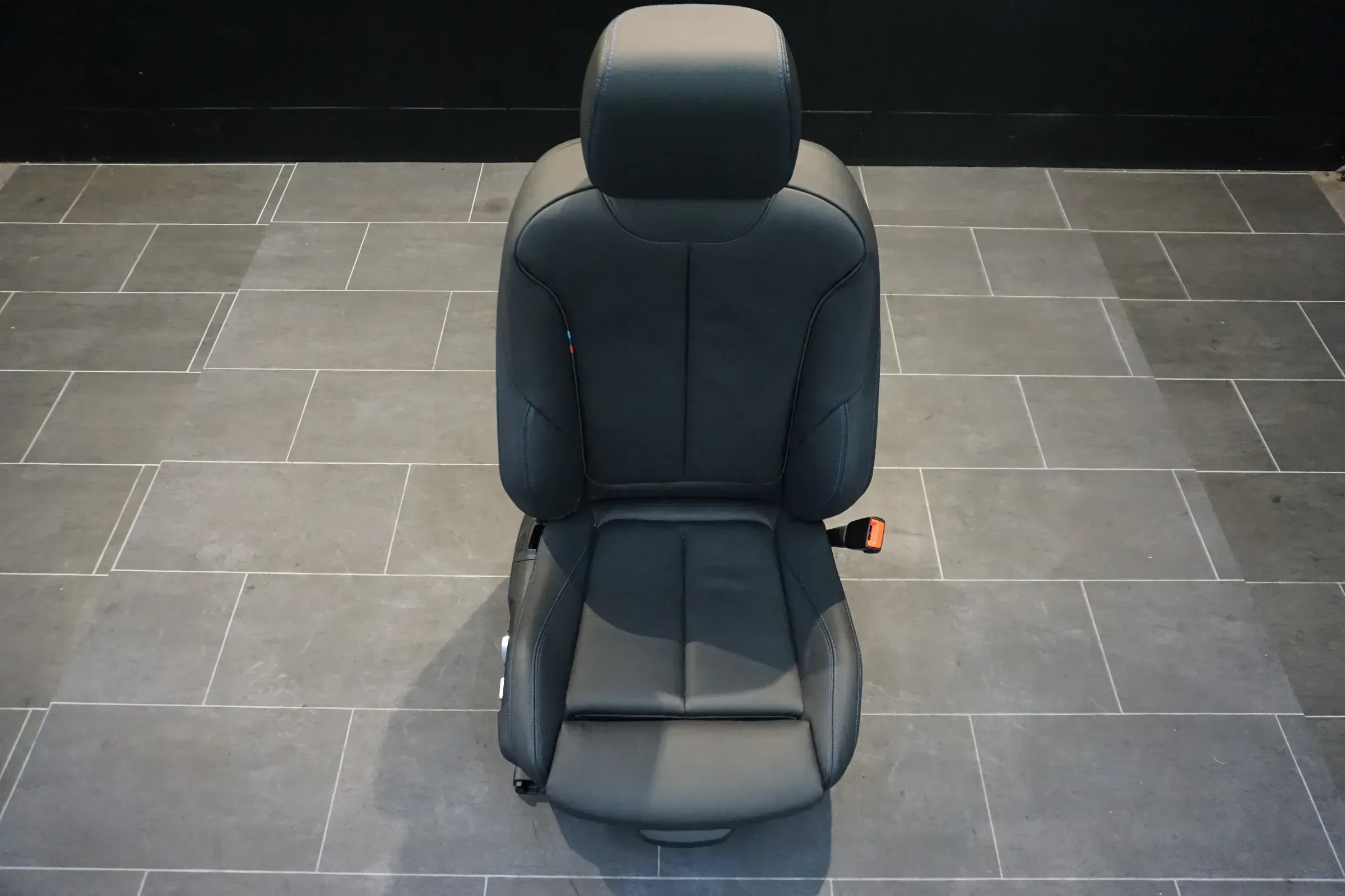 BMW F20 Sitz vorne Rechts Leder Schwarz Rote Naht Sitzheizung Sport M Paket 2018 - Bild 1