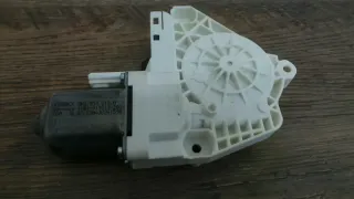 Audi A4 S4 8K A5 A6 Q7 RS6 Fensterhebermotor hinten rechts 8K0959812A - Bild 1