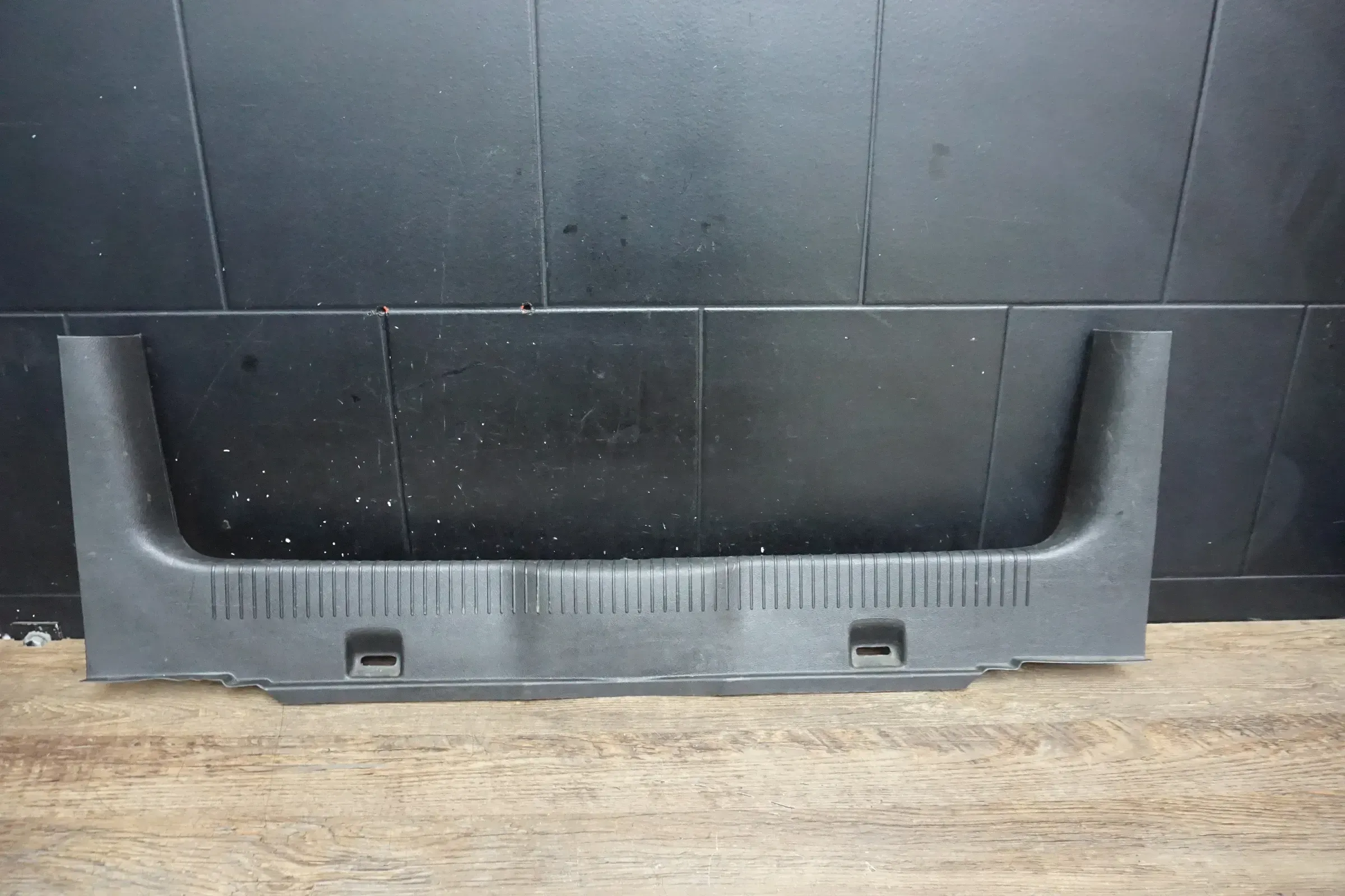 VW Golf 4 IV Ladekantenabdeckung 1J6863459C Bora schwarz Verkleidung Kofferraum - Bild 1