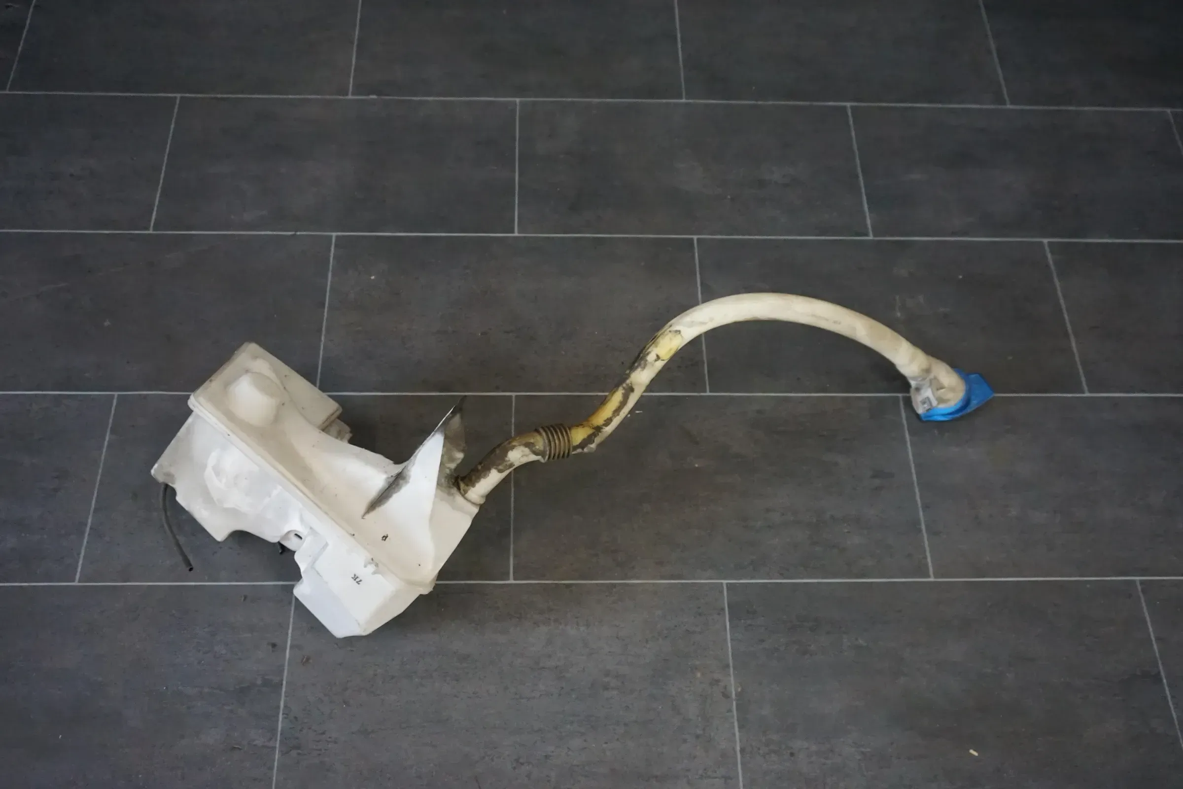 VW T5 Scheibenwaschbehälter Wischwaschbehälter 7H0955453L 7H0955453K - Bild 1