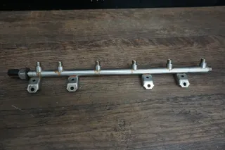 BMW 5er E60 E61 7535897 Einspritzleiste Düsenstock Rail 523i - Bild 2