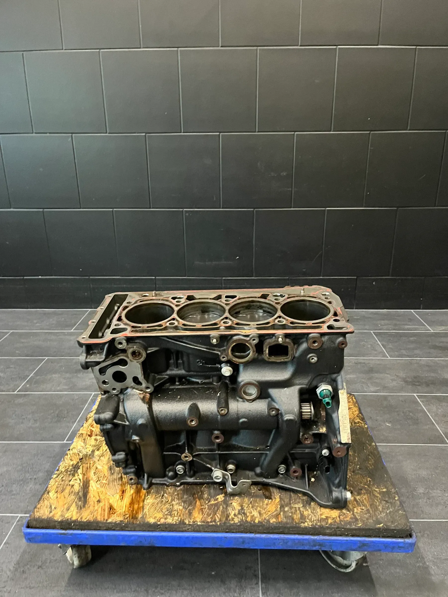Audi A3 8V VW Golf TT Motor Rumpfmotor Engine DKZ 2.0 TFSI 06K100040F DKZB - Bild 1