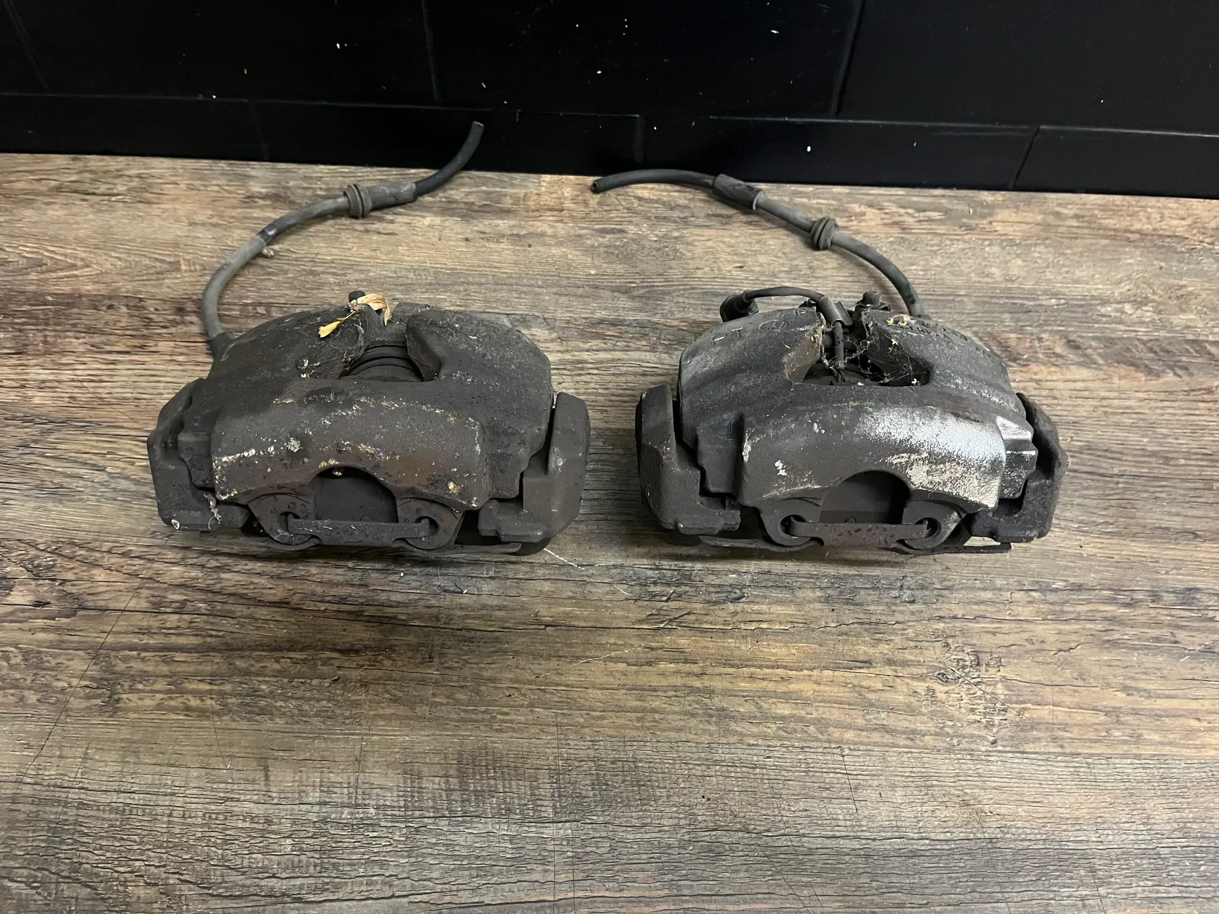 VW T5 Bremssättel vorn vorne Komplett Set 2.5 TDI Halter Beläge AXE 174PS - Bild 1
