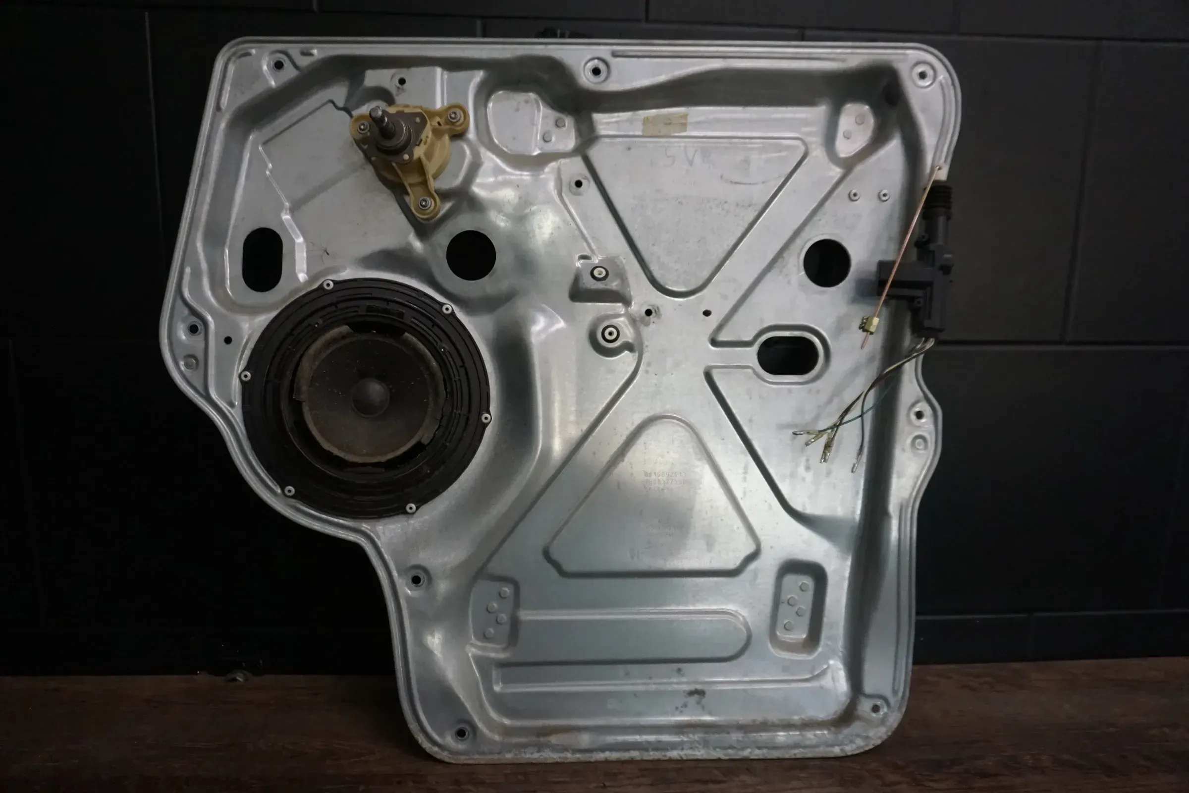 Volkswagen VW T5 Fensterheber Gestänge rechts 7H0837730L Türblech - Bild 1