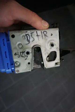 Audi A4 B5 Tür Türschloß Zentralverriegelung hinten rechts 4/5-Türer 8D0839016 - Bild 5