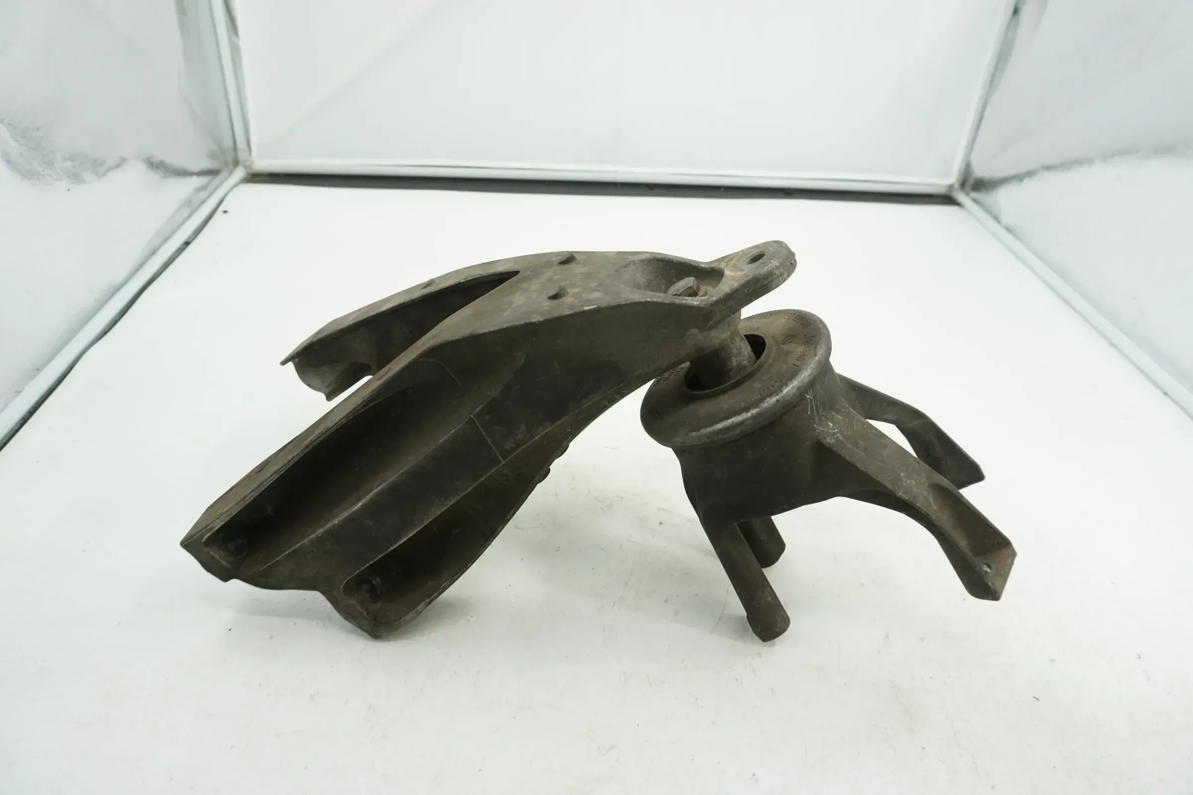 VW T6 T5 Transporter 2.0 TDI CAA Motorhalter hinten Motor Halter 7E0199370 - Bild 1
