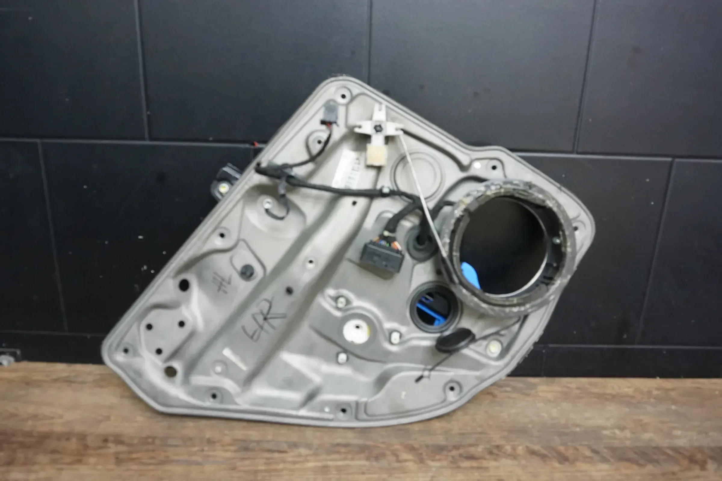 Org VW Golf 4 Limousine elektrischer Fensterheber hinten rechts Panel 1J4839729H - Bild 1