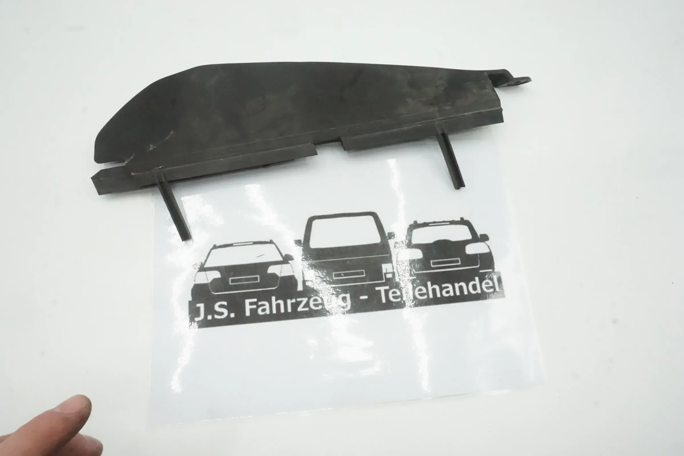 VW TRANSPORTER VI T6 Seitliche Batterieabdeckung 7E0805283C - Bild 1