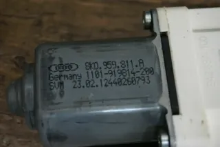 Audi A4 8K A1 8X Fensterheber Fensterherbermotor hinten links 8K0959811A - Bild 3