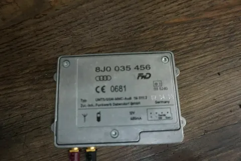 Background image for Audi Verstärker 2 Wege Signalverstärker Steuergerät Telefon Handy 8J0035456