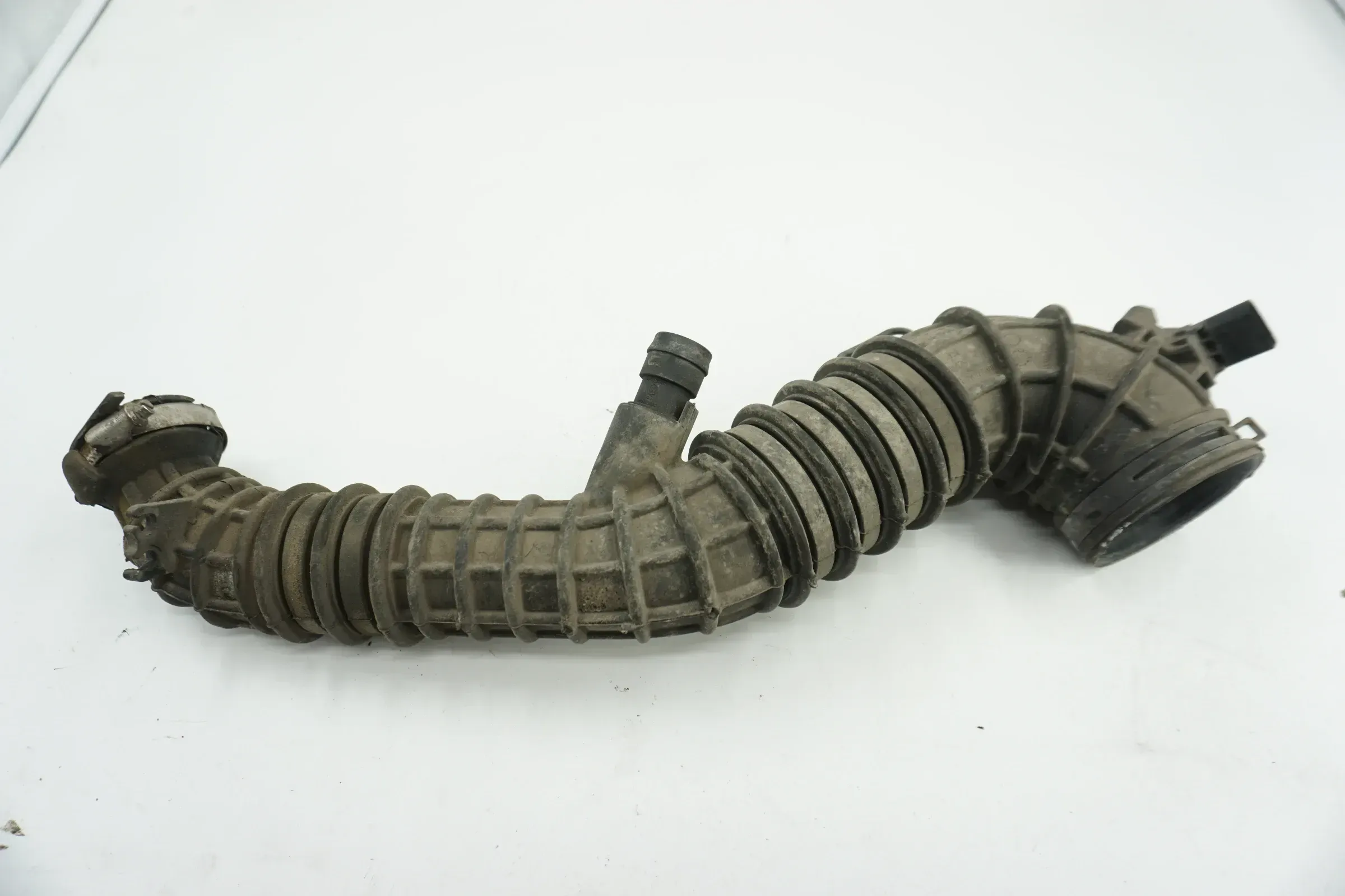 VW T5 GP 2,0 TDI Ansaugrohr Ansaugschlauch Saugrohr Luftrohr 7E0129615E - Bild 1