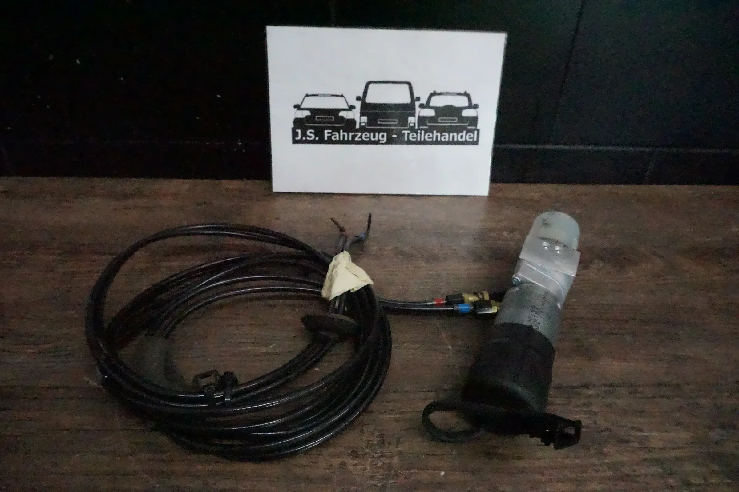 VW Touareg 7L I 06-10 el. Heckklappe Hydraulikpumpe 7L6827449 + Leitungen - Bild 1