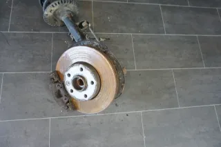 Achsschenkel Radnabe Radlager Vorne Links 7H0257D VW Caravelle Kurz T5 - Bild 2