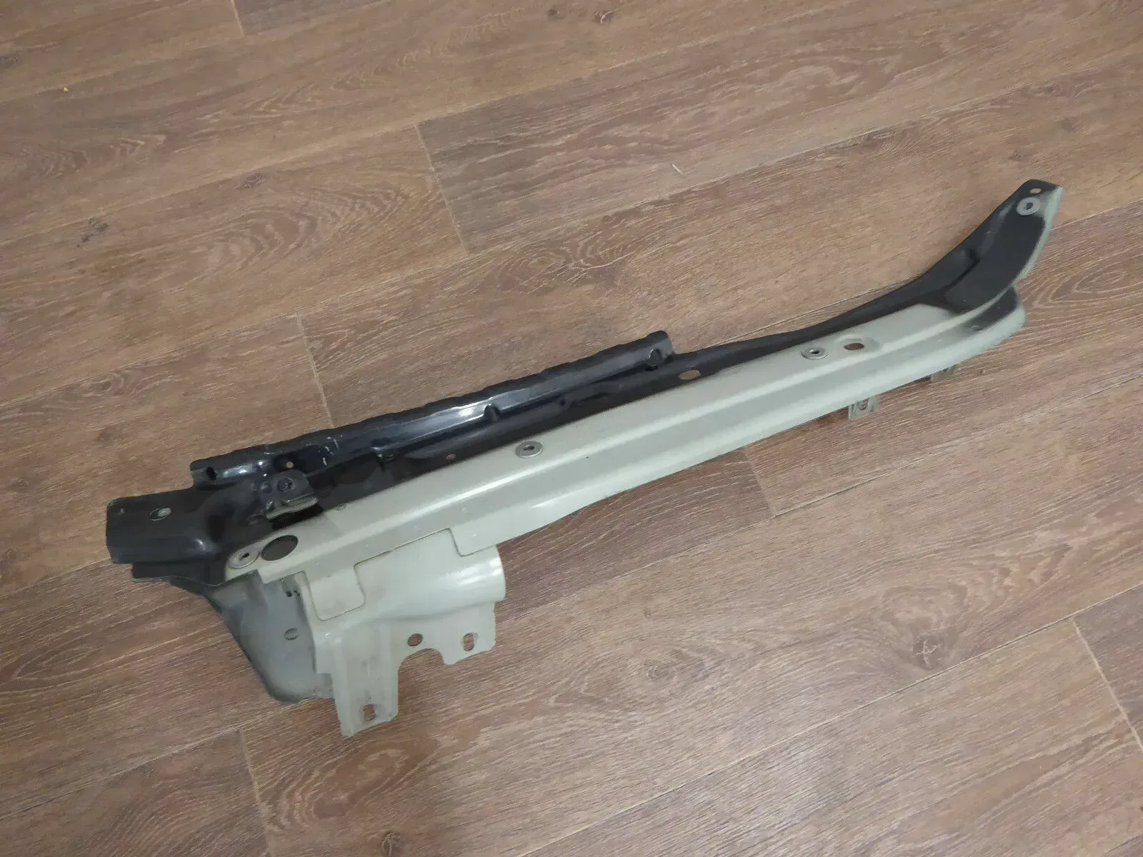 orig. Audi Q7 4L Stegblech Längsträger Kotflügelaufnahme 4L0805175 4L0805157 - Bild 1