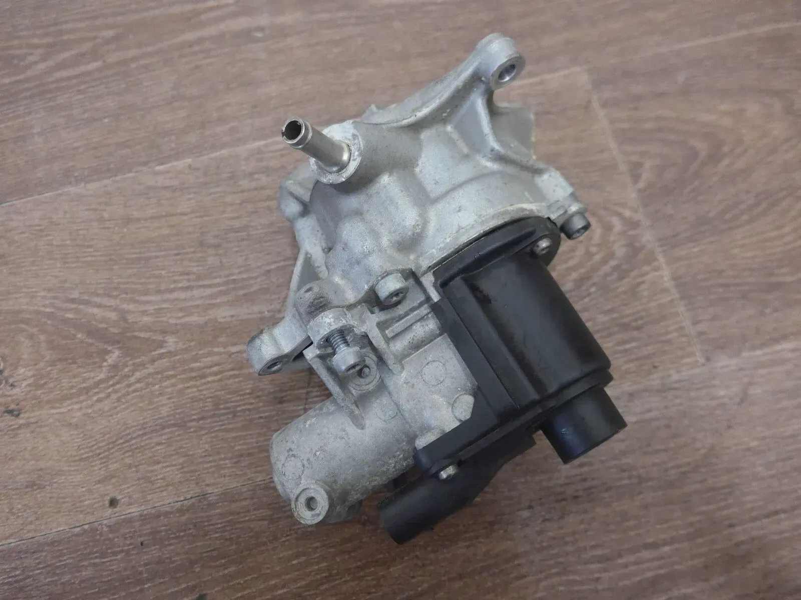 Original Audi Q7 4L 4.2TDI Porsche AGR Abgasrückführventil 057131501E - Bild 1