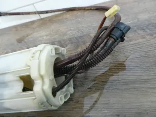 Audi A8 S8 4E D3 Kraftstoffpumpe Benzinpumpe Kraftstoff Fördermodul 4E0919087G - Bild 2