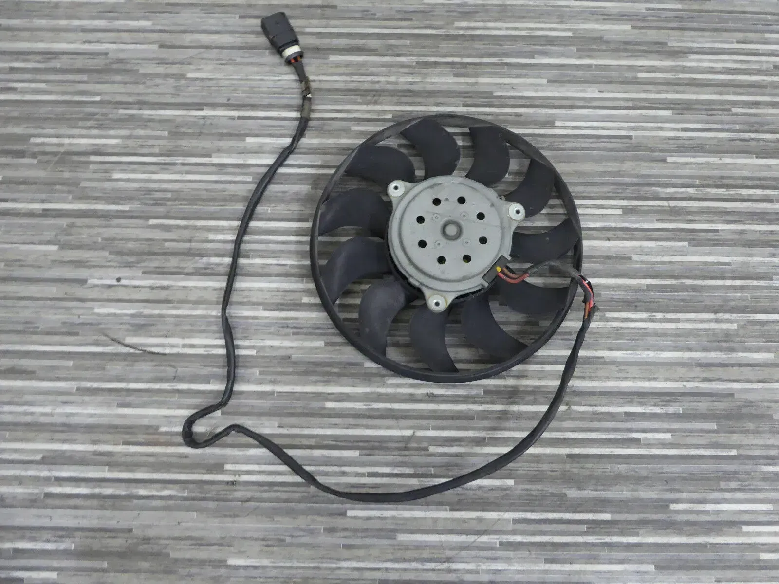 AUDI A4 S4 B6 8E LÜFTERMOTOR LÜFTER KÜHLERGEBLÄSE 8E0959455F - Bild 1