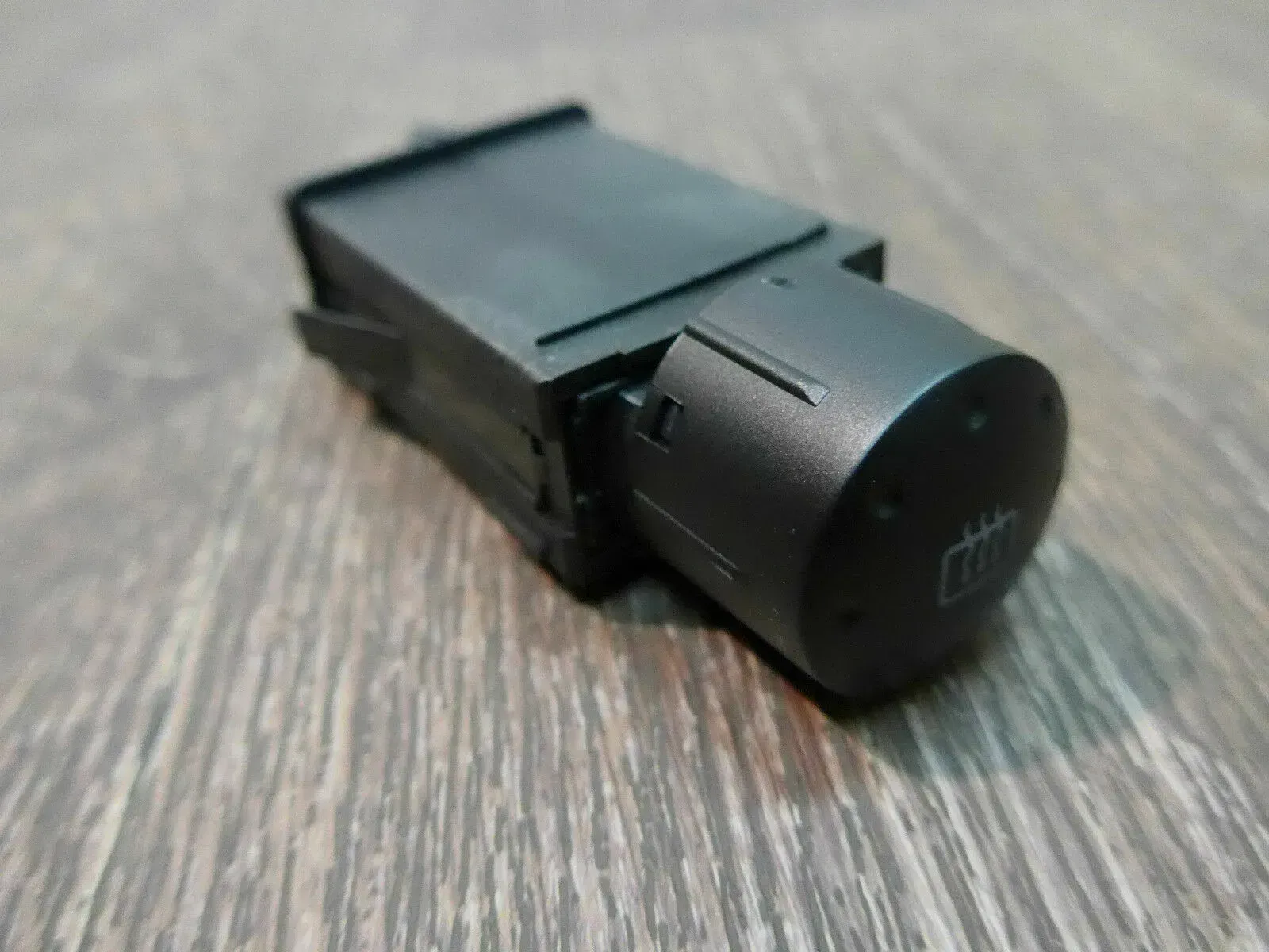 Audi TT 8N Heckscheibenheizung Schalter Knopf 8N0941503B - Bild 1