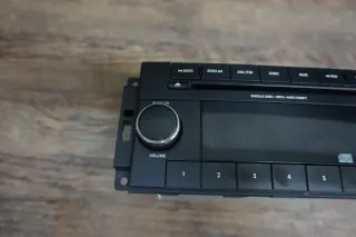 Chrysler Dodge Jeep OEM Factory Stereo Radio MP3 WMA CD /AUX - Bild 3