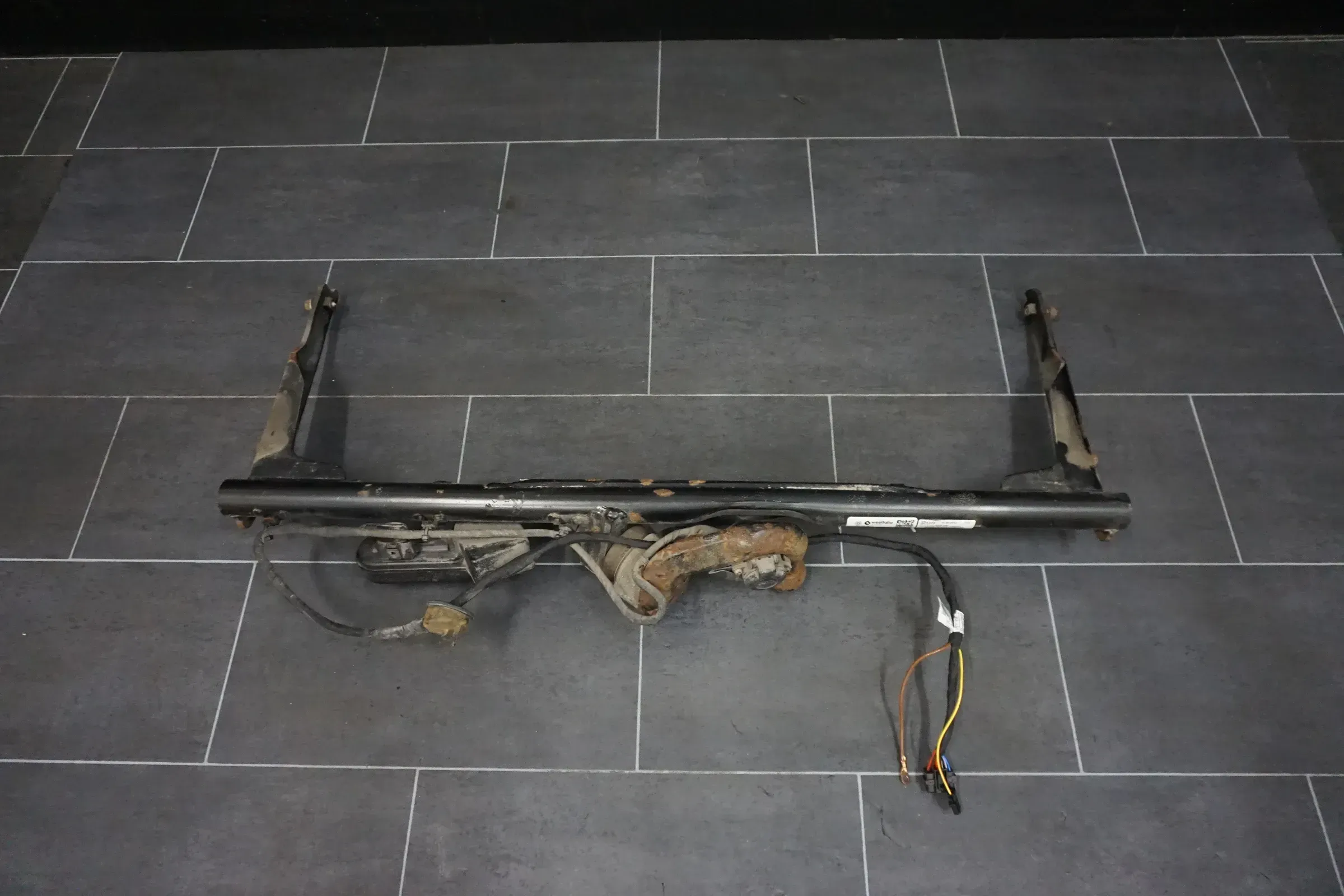 Volkswagen Passat B7 2012 Anhängerkupplung Drehbar Satz 3AA803880E Schwenkbar - Bild 1