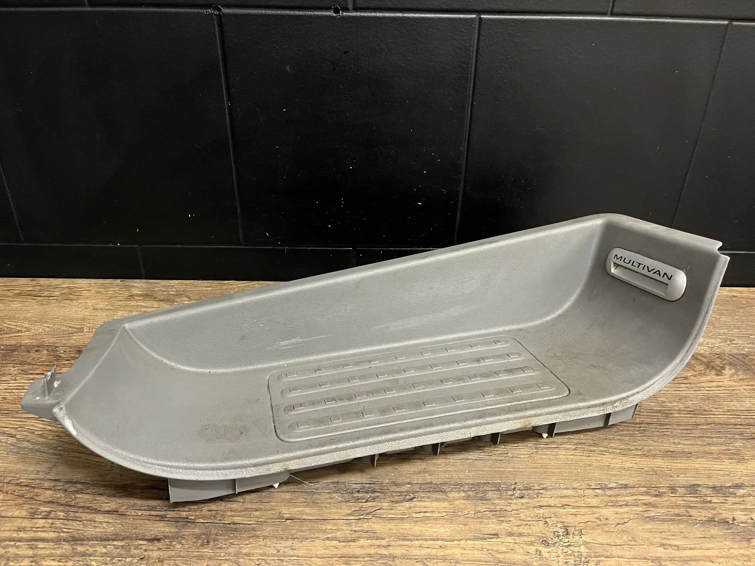Einstieg vorne rechts Plastik Blende grau 7H5863736D VW T5 7H Multivan 2004 - Bild 1