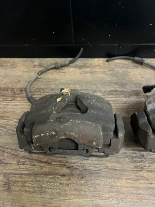 VW T5 Bremssättel vorn vorne Komplett Set 2.5 TDI Halter Beläge AXE 174PS - Bild 3