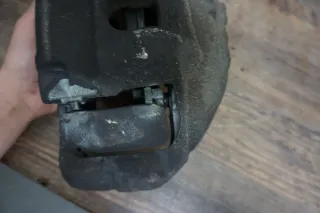 Original Bremssättel & -halterunge Links Vorne Gebraucht 2 - Bild 2