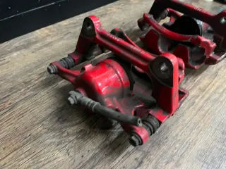 VW Polo 2G GTI 2,0 TSI 200 PS Bremssattel Träger vorn Links rechts ROT - Bild 3