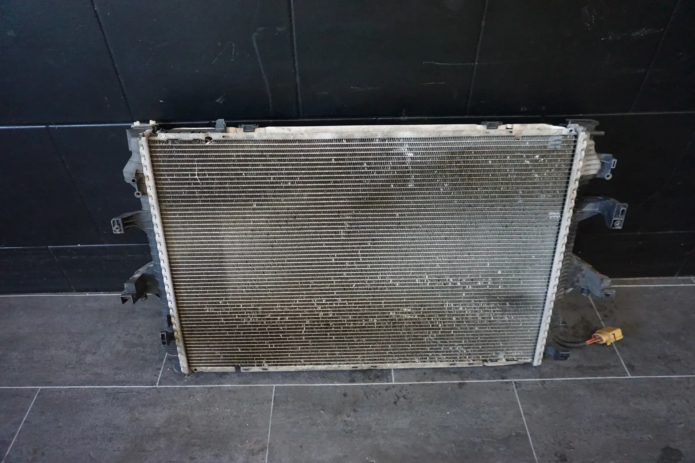 VW T5 2.5TDI Kühlerpaket Frontmaske Wasserkühler 1x Lüfter - Bild 1