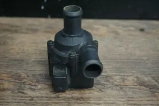 Audi VW Seat Skoda Umwälzpumpe 5Q0965561B Zusatzkühlmittelpumpe Wasserpumpe - Bild 1