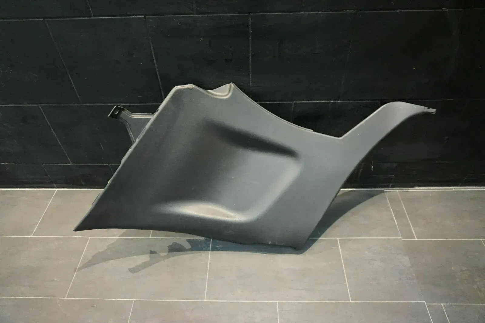 Verkleidung hinten rechts für Nissan GT-R R35 12.07-10.10 76900JF00A - Bild 1