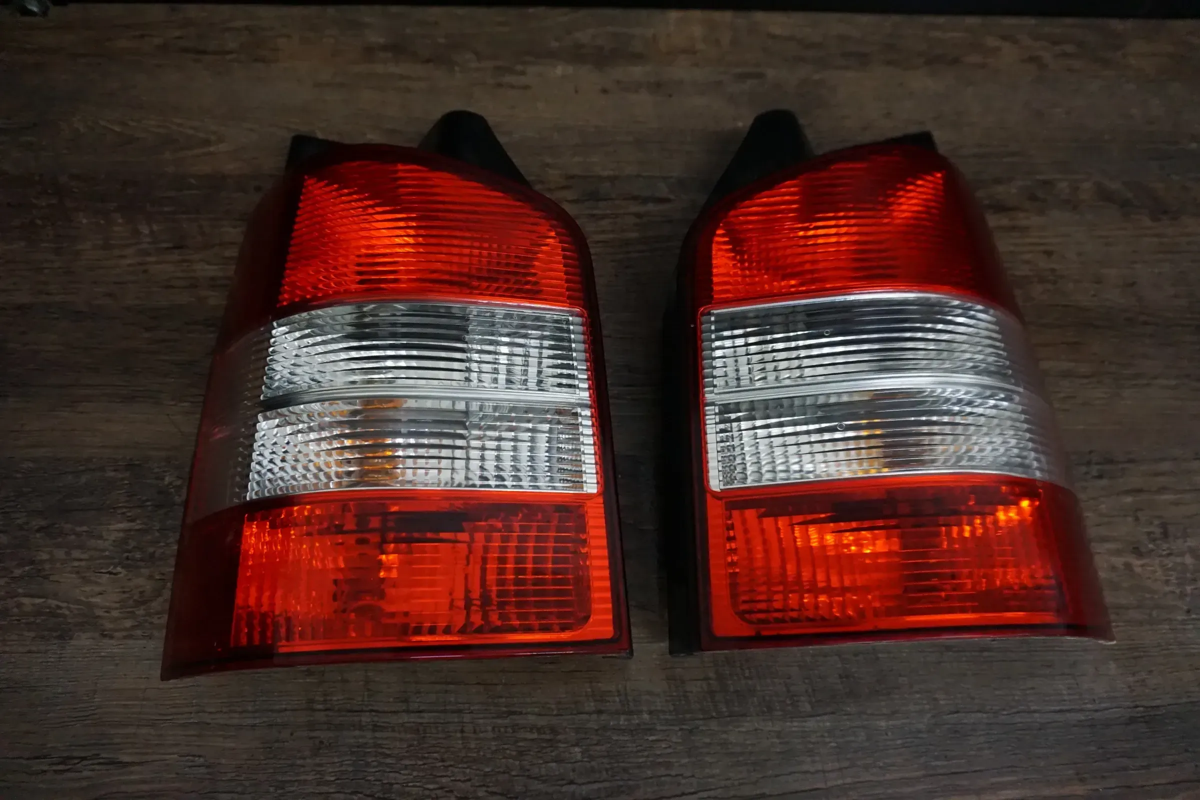VW T5 Rückleuchte Rücklicht links rechts 7H5945095M Bj2014 Heckklappe - Bild 1