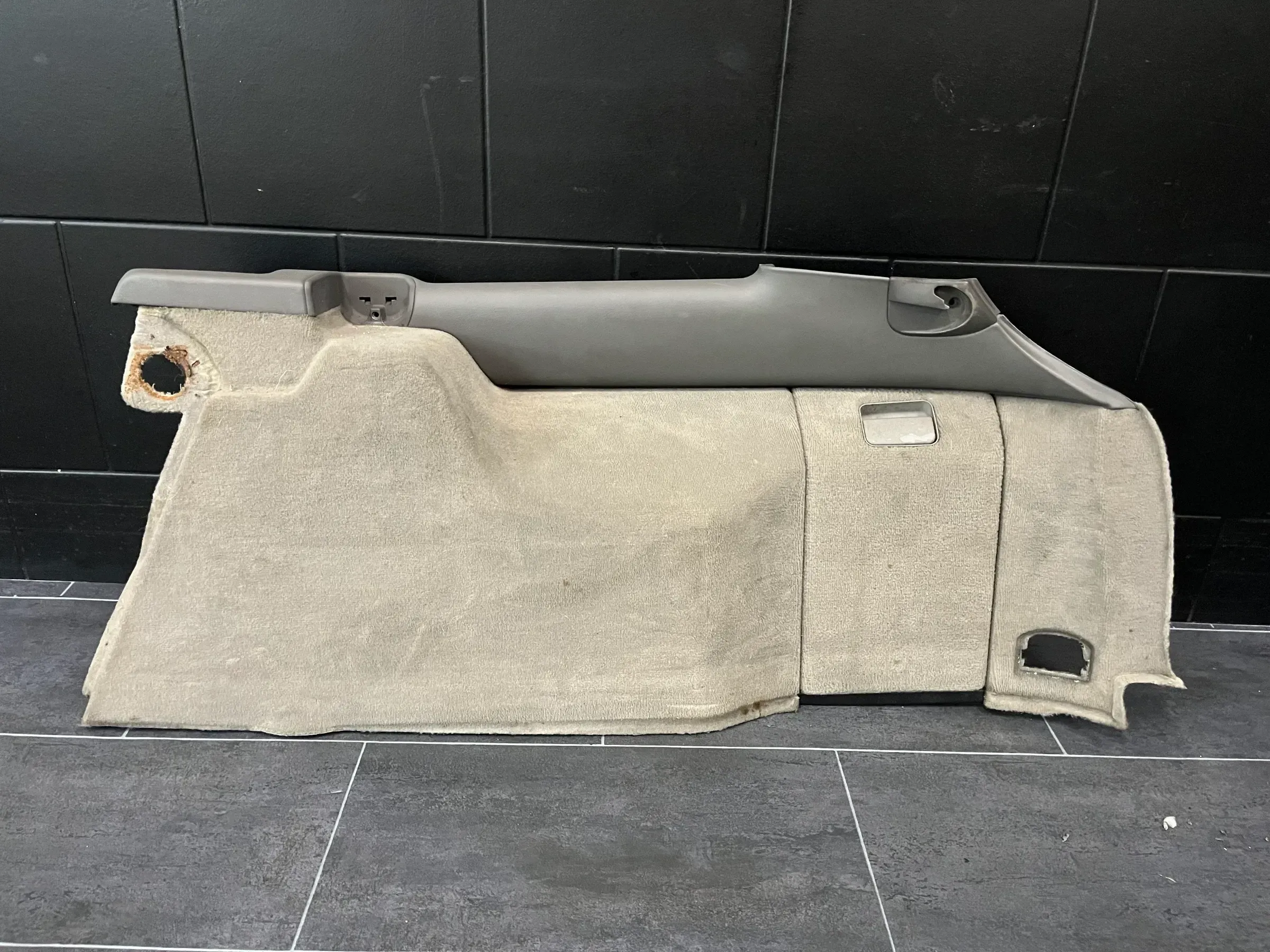 Audi A6 4B Avant Seitenverkleidung Kofferraum rechts Soul Swing 4B9863880A - Bild 1