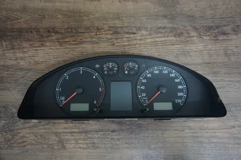 Background image for Kombiinstrument VW T5 Multivan BJ 2004 Tacho 324tkm Schalter 7H5920870Q