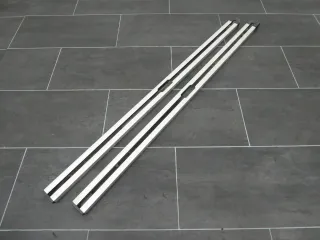 Audi A6 4F Kofferraumschienen Fixierschienen 4F9863556A 4F9863555A - Bild 1