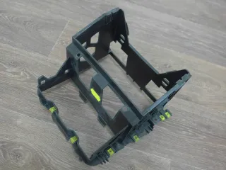 1K0858089C VW Golf 5 Mittelkonsolenschacht Armaturenbrett Doppel DIN Schacht - Bild 4