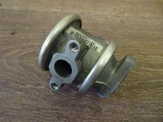 AUDI A4 8H B6 Cabrio AGR VENTIL ABGASRÜCKFÜHRUNG ABGAS rechts 078131102F - Bild 4