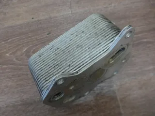 Original Audi VW Skoda Seat 2,0 ltr Ölkühler 06D117021C A3 TT Golf 5 6 Passat B6 - Bild 4