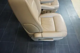 VW T5 Multivan SITZ Sitze Pilotensitze vorne links rechts Leder Beige Armlehne - Bild 6