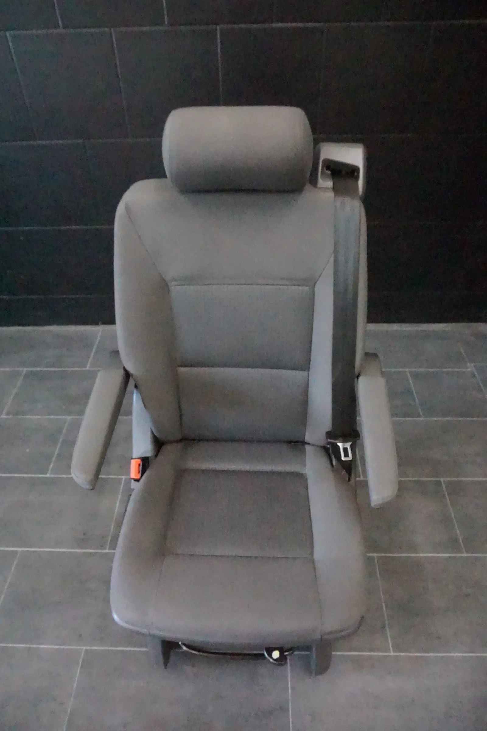 VW T5 Multivan Schienensystem 2te Reihe hinten Sitz Stoff Schwarz Drehsitz - Bild 1