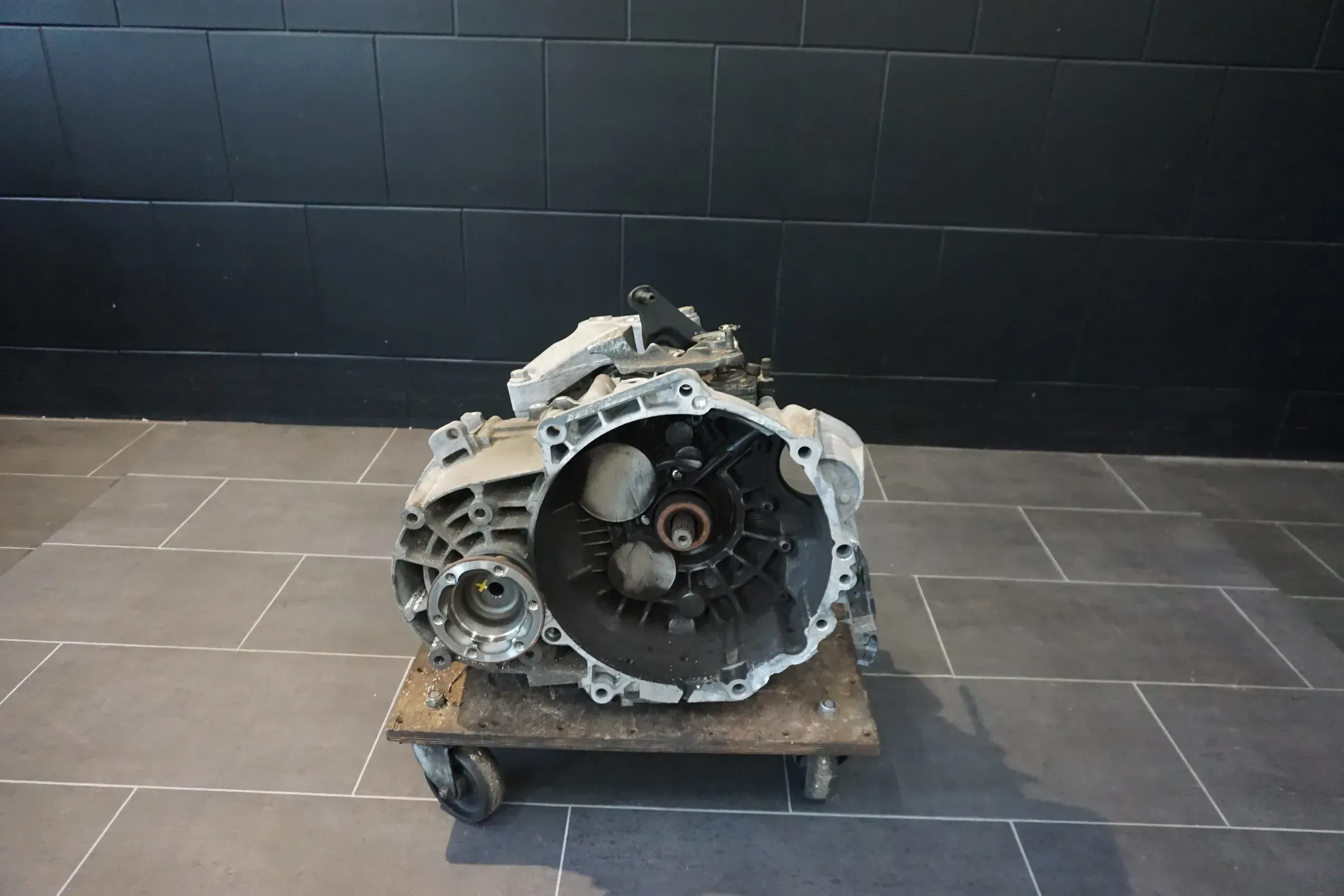 Getriebe Audi TT Coupe 2.0 TFSI 6-Gang KZU Schaltgetriebe 128000km 2011 - Bild 1
