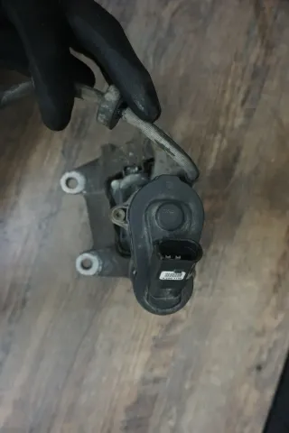 Bremssattel Audi A6 4G S-line 3,0 V6 TDI 150 KW elektr. rechts TRW 660 GN 064 - Bild 3