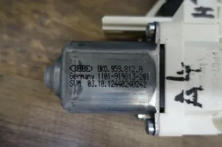 Audi A4 S4 8K A5 A6 Q7 RS6 Fensterhebermotor hinten rechts 8K0959812A - Bild 4