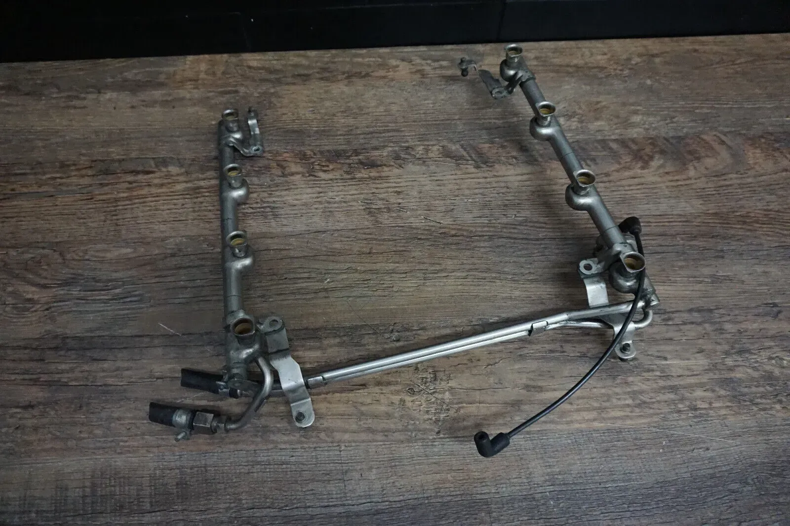Kraftstoffverteiler Einspritzleiste 077133681T Audi RS6 Plus 4B 4,2T BCY BRV - Bild 1
