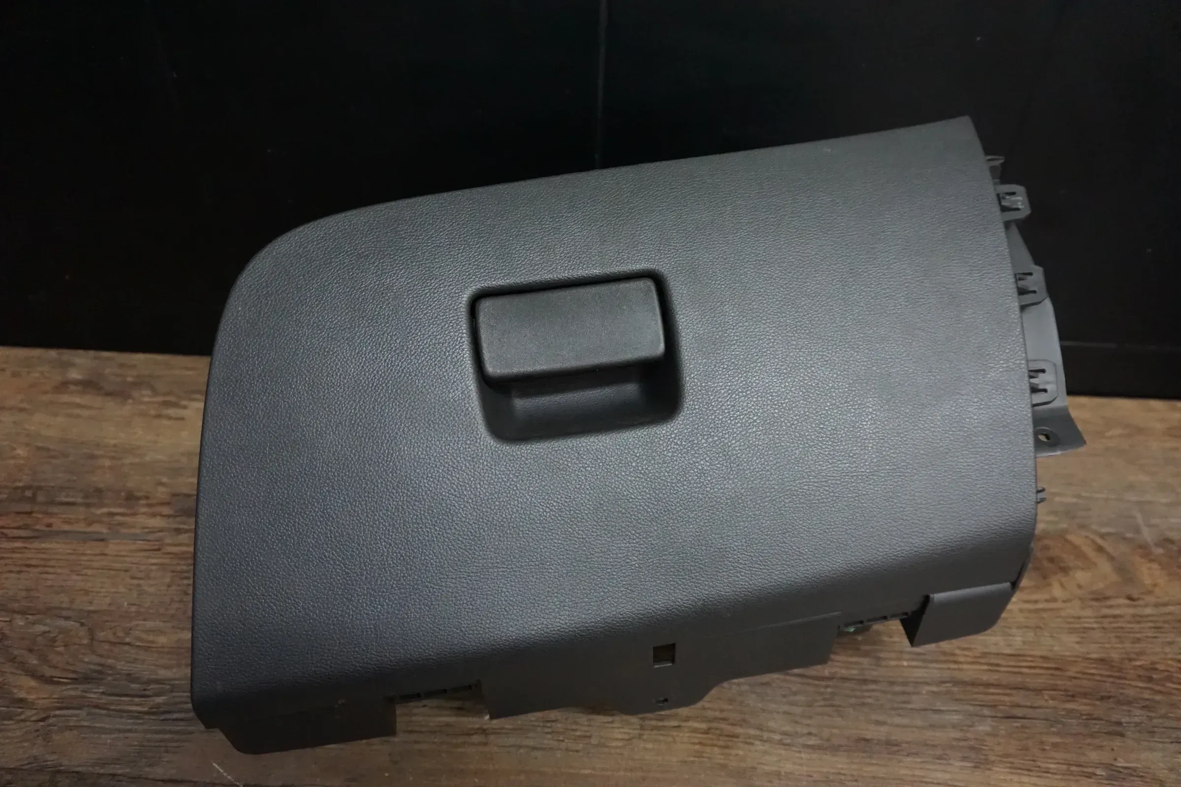 Opel Astra K Handschuhfach 39046541 Schwarz 2018 - Bild 1